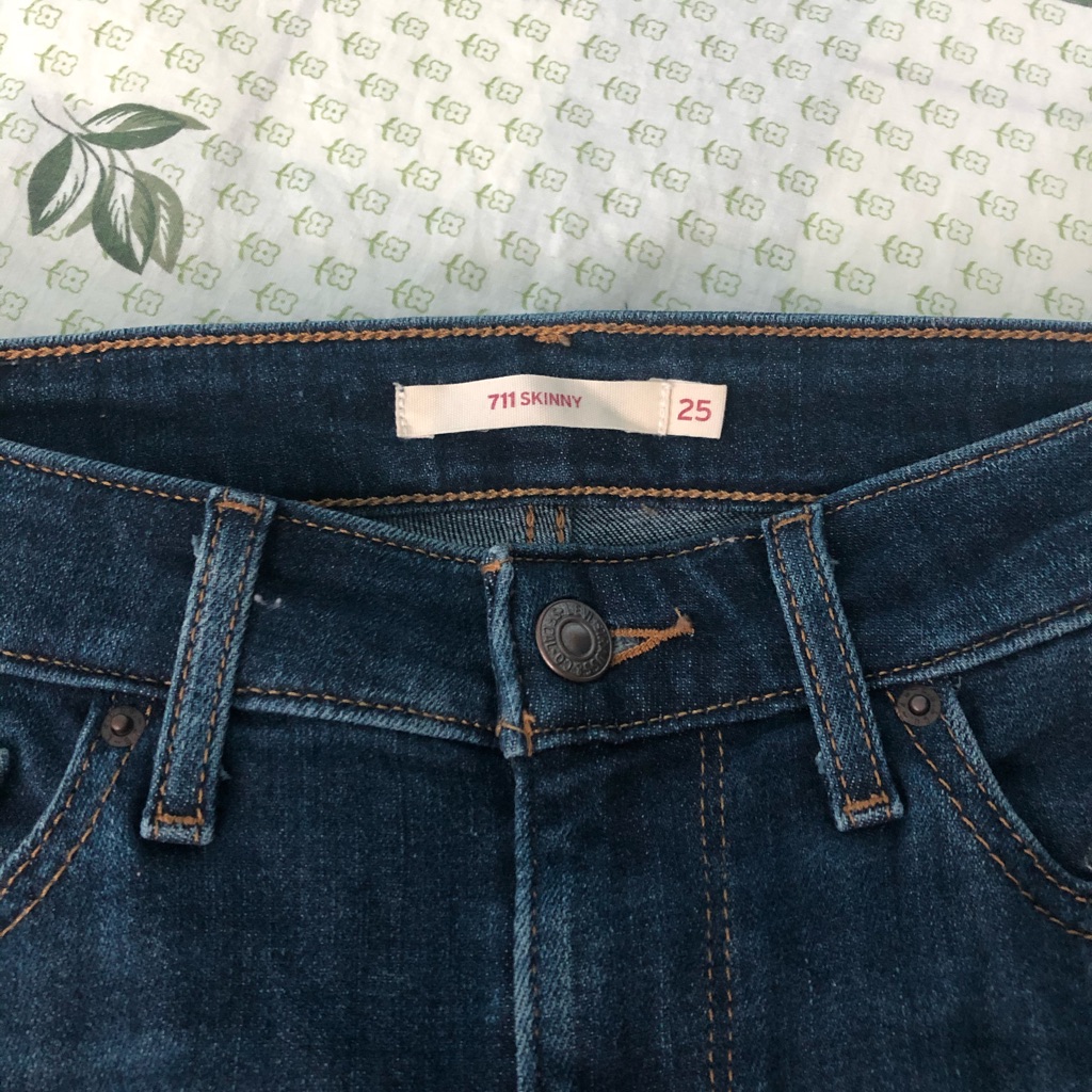 Levis 711 Jeans
